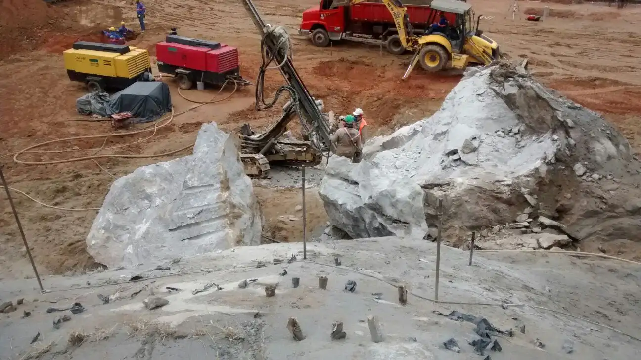 Demolição de rocha a frio em SP