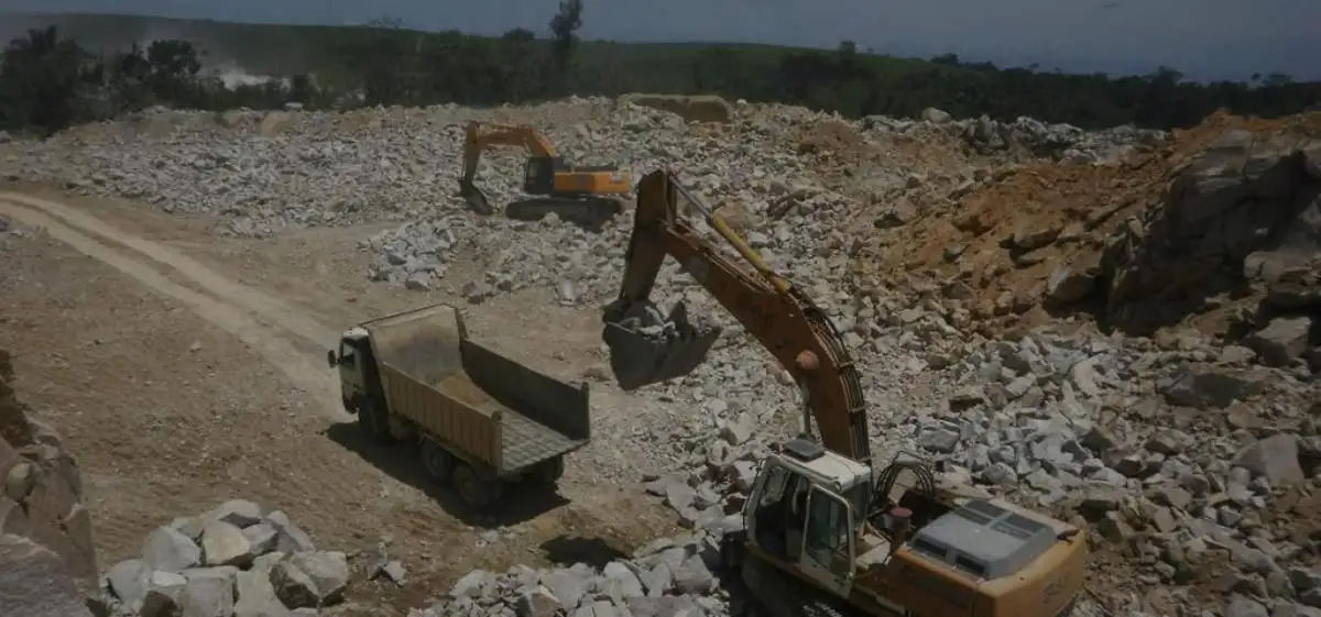 Perfuração de rochas na mineração em Santos